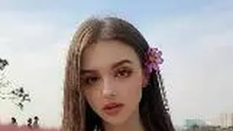 前辽宁主帅杨鸣度假打高尔夫，社媒动态引发热议